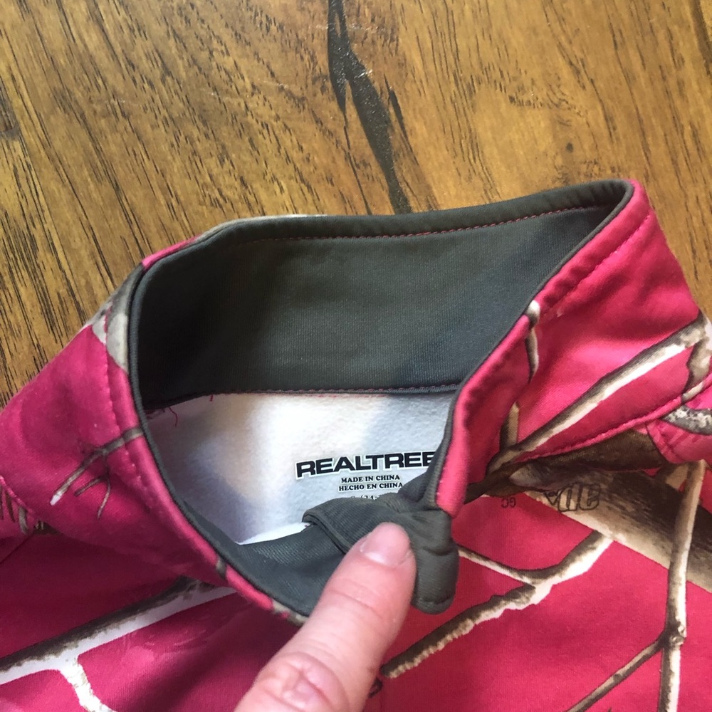 Pink Realtree pull over - Picture 4 of 7